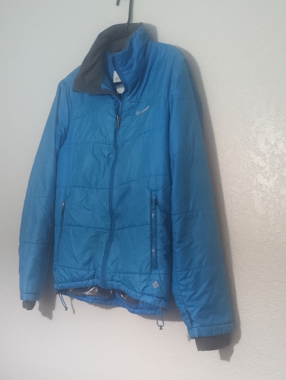 Columbia Women's Bright Blue Packable Puffer Jacket with Dark Gray Collar